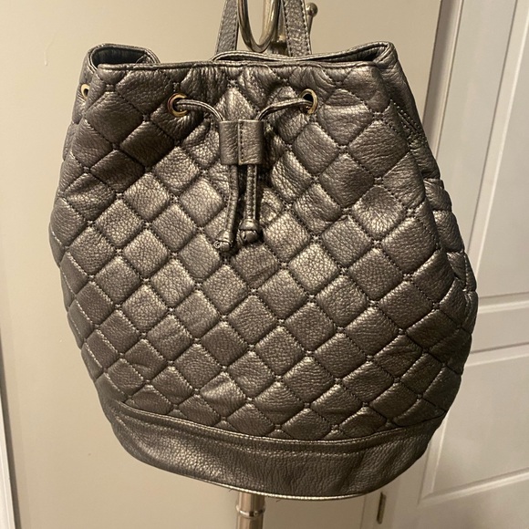 LUXE grey quilted drawstring bucket back pack - Picture 2 of 6